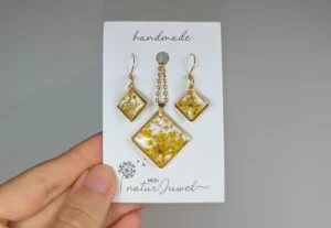 Zart und filigran wirkt dieses Schmuckset aus Naturmaterial.