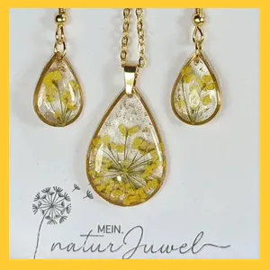 Handgemachtes Schmuckset mit echten gelben Blüten und Blattgold, Tropfenform aus Edelstahl und Epoxidharz.