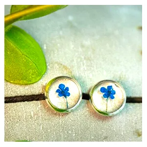 Perfekt als Weihnachtsgeschenk für Frauen, die kleinen zarten Schmuck, zarte Ohrringe lieben.