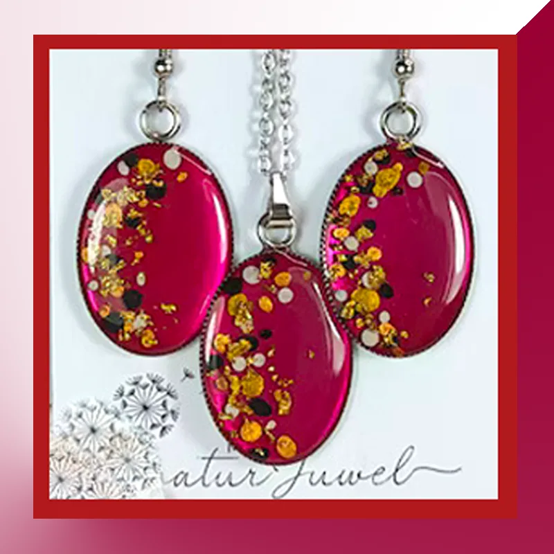 Handgetupftes Schmuckset in Rot, oval, aus Edelstahl und Epoxidharz.