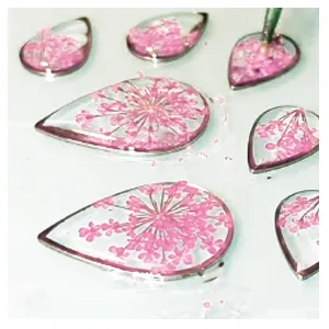 Echte Blüten sind hier zu traumhaften Schmuck verwandelt