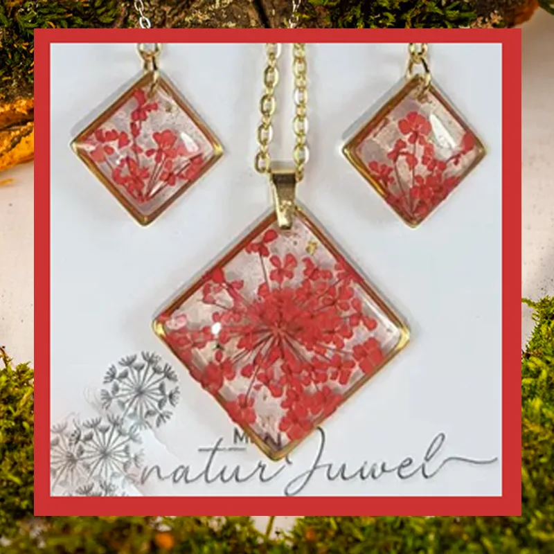 Kette und Ohrring, vereint zu einem Schmuckset der besonderen Art.